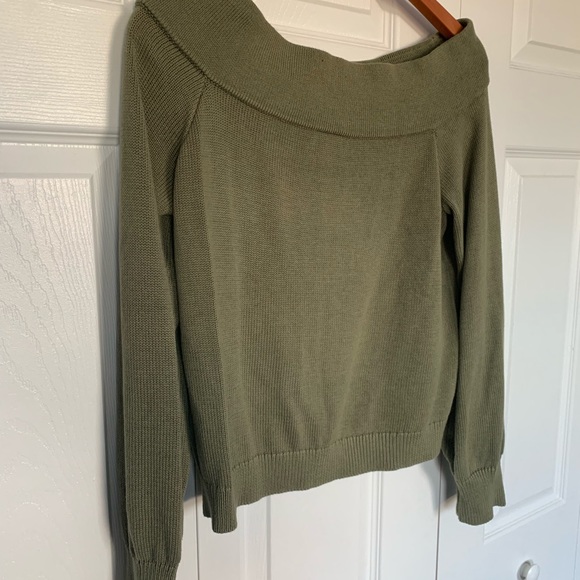 ✨ Khaki off shoulder sweater ✨ - Picture 2 of 4